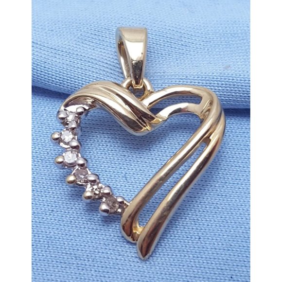 Beautiful 10K Karat Solid Yellow Gold Open Heart Diamond Charm Pendant - Picture 1 of 12